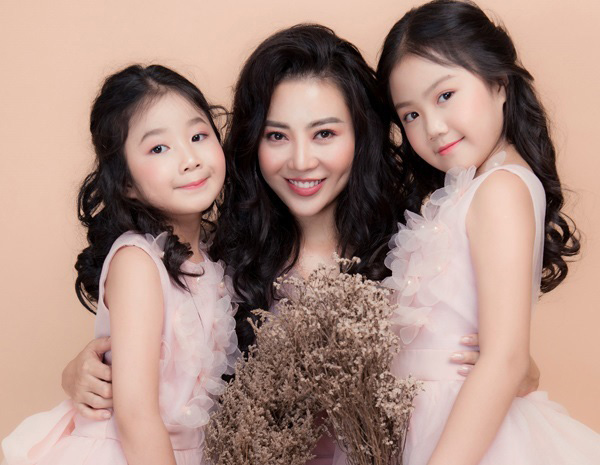 3 mẹ con diễn viên Thanh Hương.