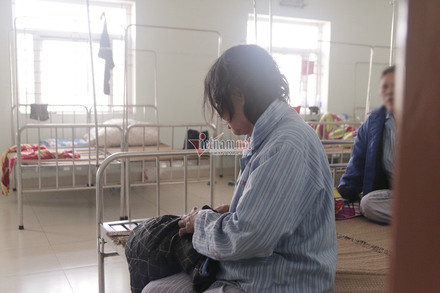 Một bệnh nhân xã hội đang điều trị tại Khoa Bán cấp tính nữ, Bệnh viện Tâ m th ần TW1 - Ảnh: Nguyễn Liên