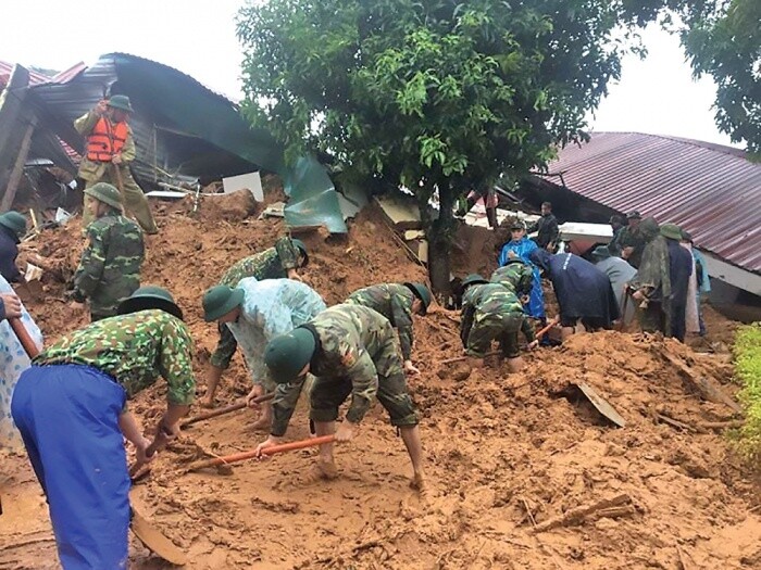 Các lực lượng chức năng nỗ lực tìm kiếm người mất tích tại xã Hướng Phùng, huyện Hướng Hóa, Quảng Trị
