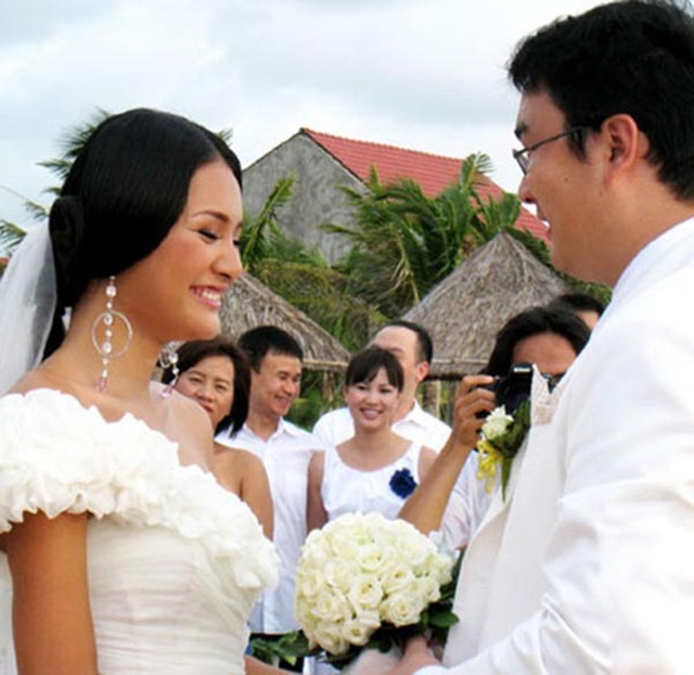 Đám cưới bên bờ biển của Hoa hậu Hương Giang.