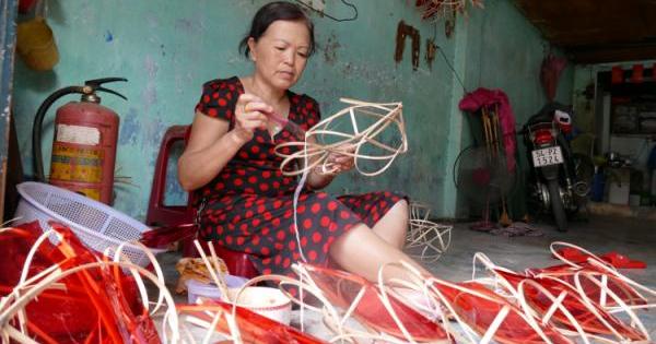 Xóm lồng đèn lâu đời nhất Sài Gòn lo tàn lụi vì COVID-19